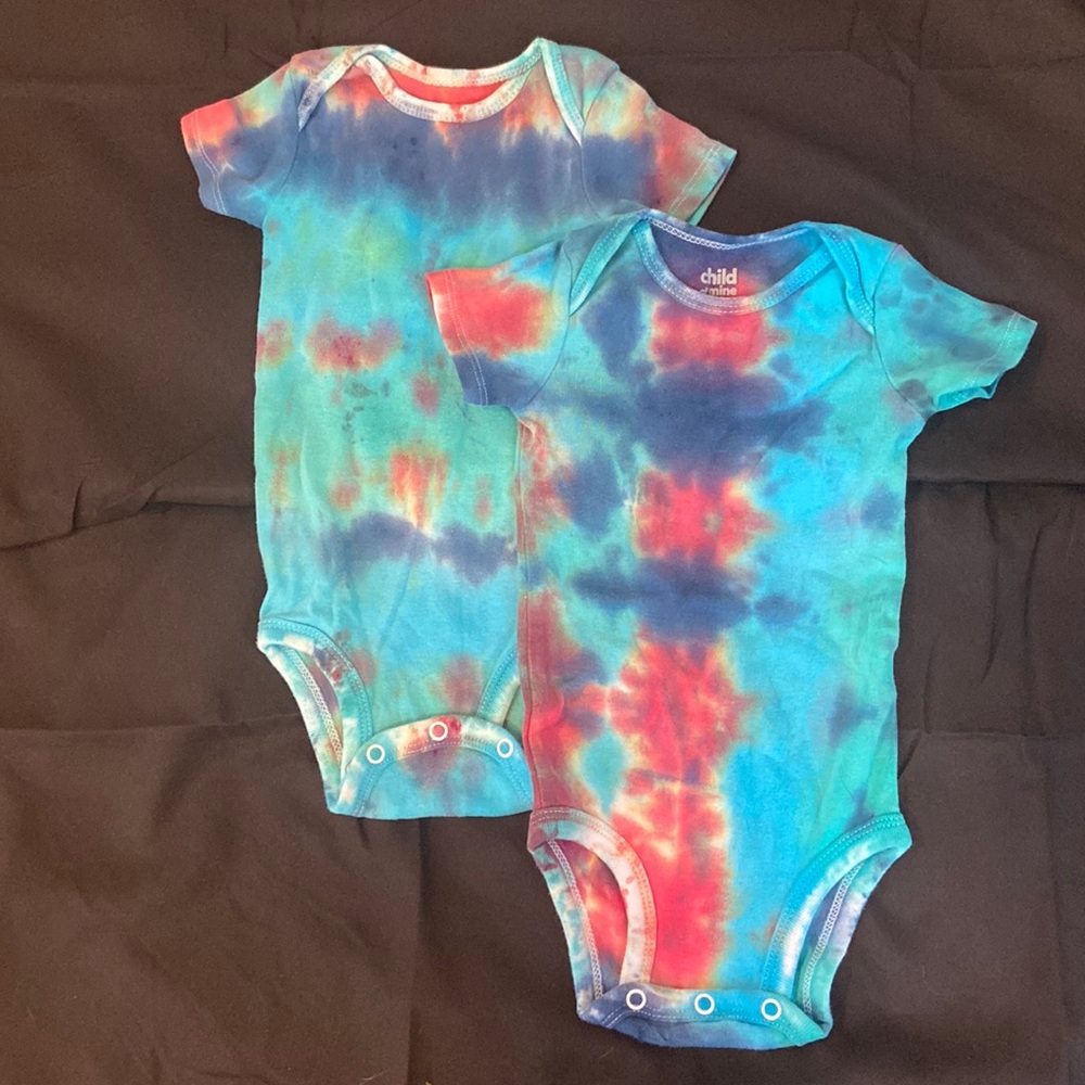 2 pack 6-9 month tie dye onesie
